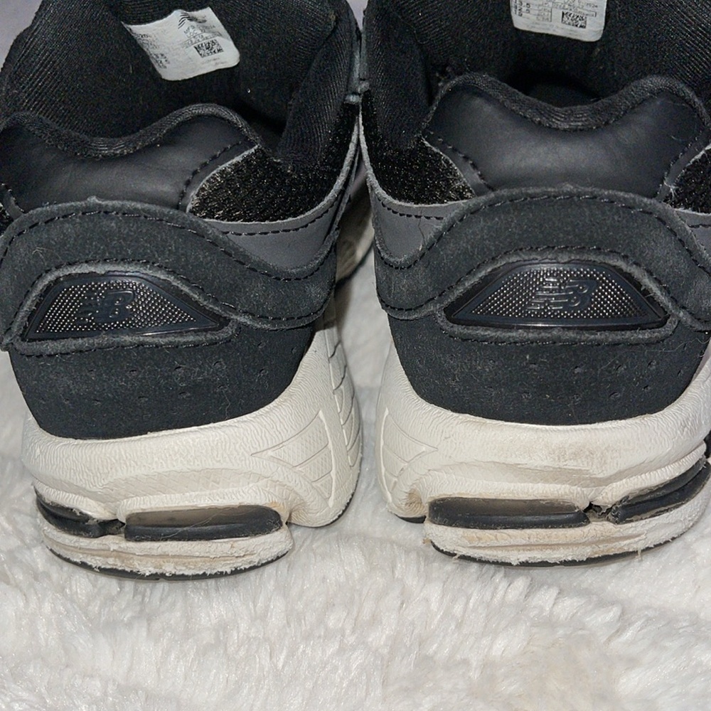 New Balance 2002R - Picture 3 of 8